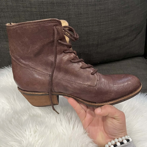 Sofft Women's Lace Up Brown Leather Boots Semi New - Picture 4 of 7